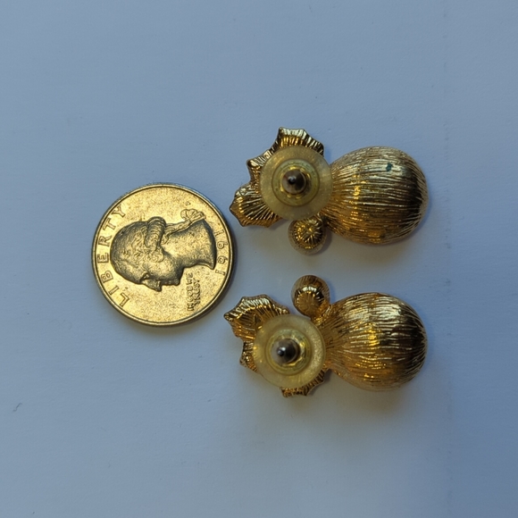 Vintage AVON Red Holly Berry Earrings - Picture 4 of 4